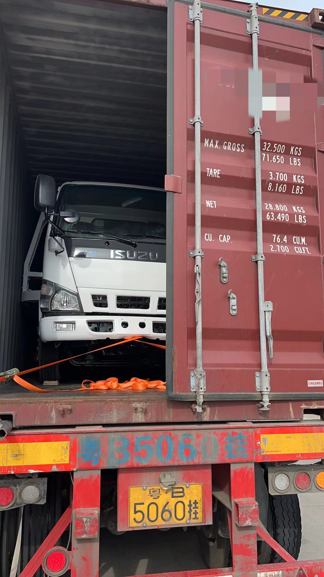 How do we load the isuzu crane into the container?(图2)