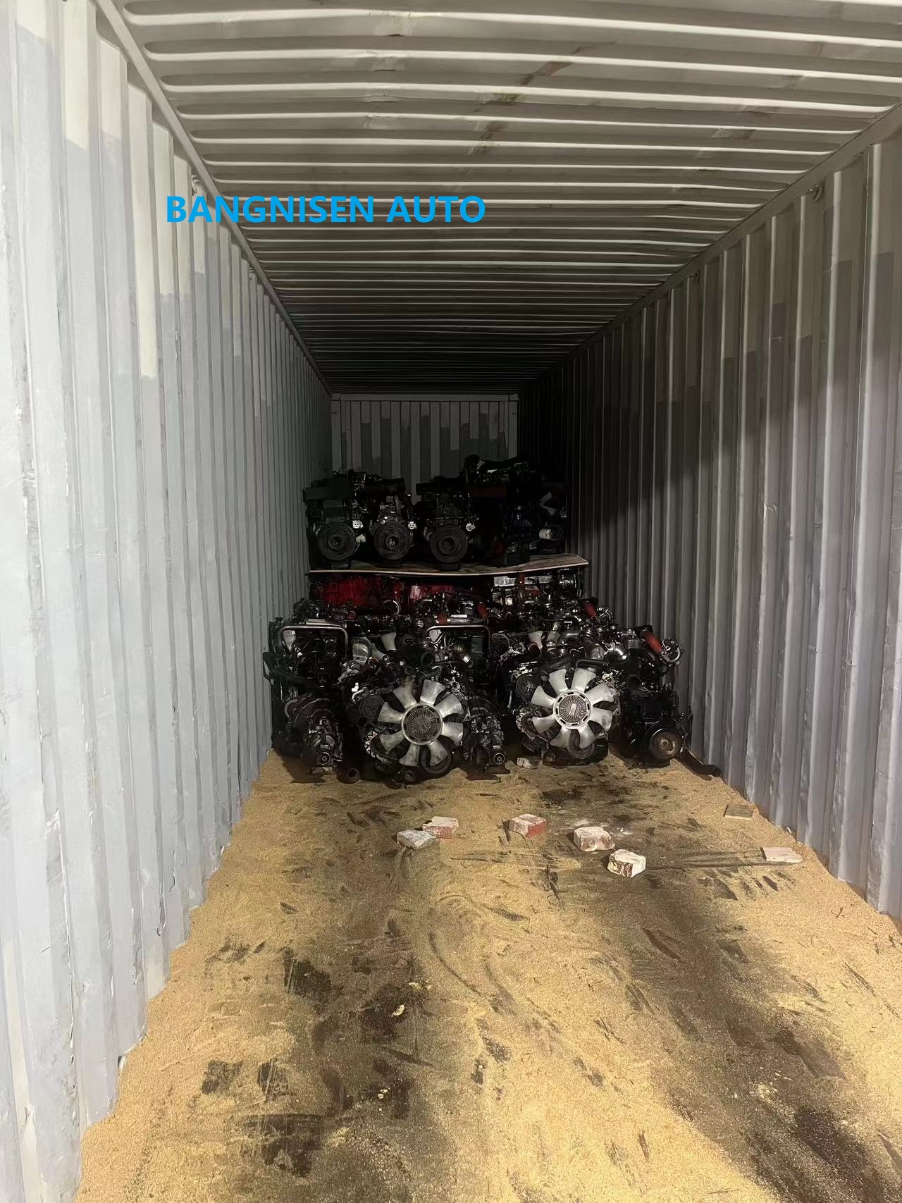 BANGNISEN mixed load ISUZU CUMMINS NISSAN KUBOTA engines to CHILE(图3)