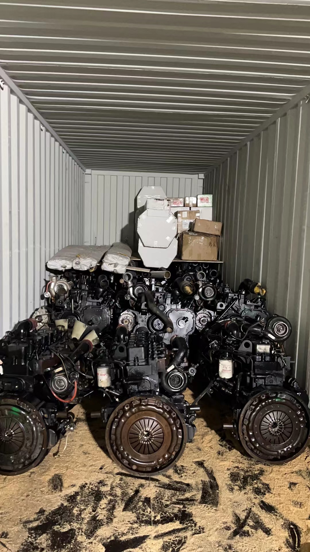 BANGNISEN mixed load CUMMINS engines and parts to Belize(图2)