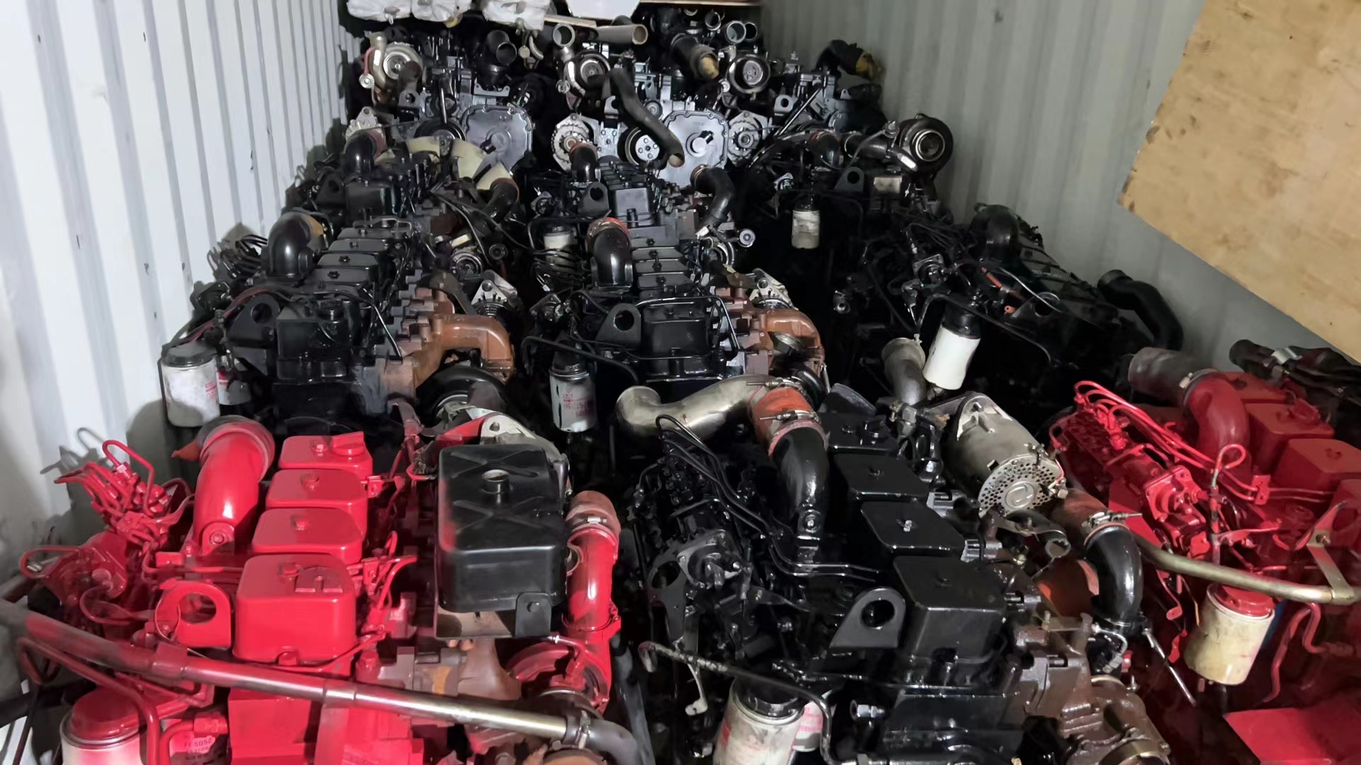 BANGNISEN mixed load CUMMINS engines and parts to Belize(图4)