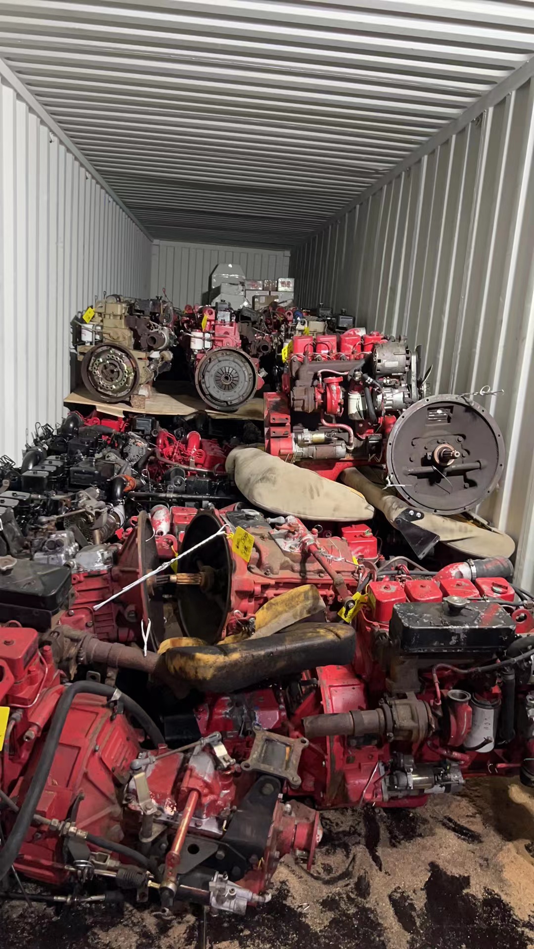 BANGNISEN mixed load CUMMINS engines and parts to Belize(图5)