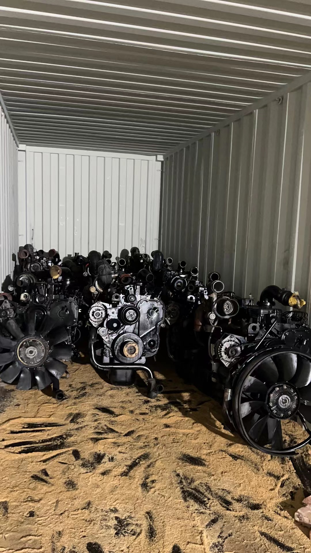 BANGNISEN mixed load CUMMINS engines and parts to Belize(图7)