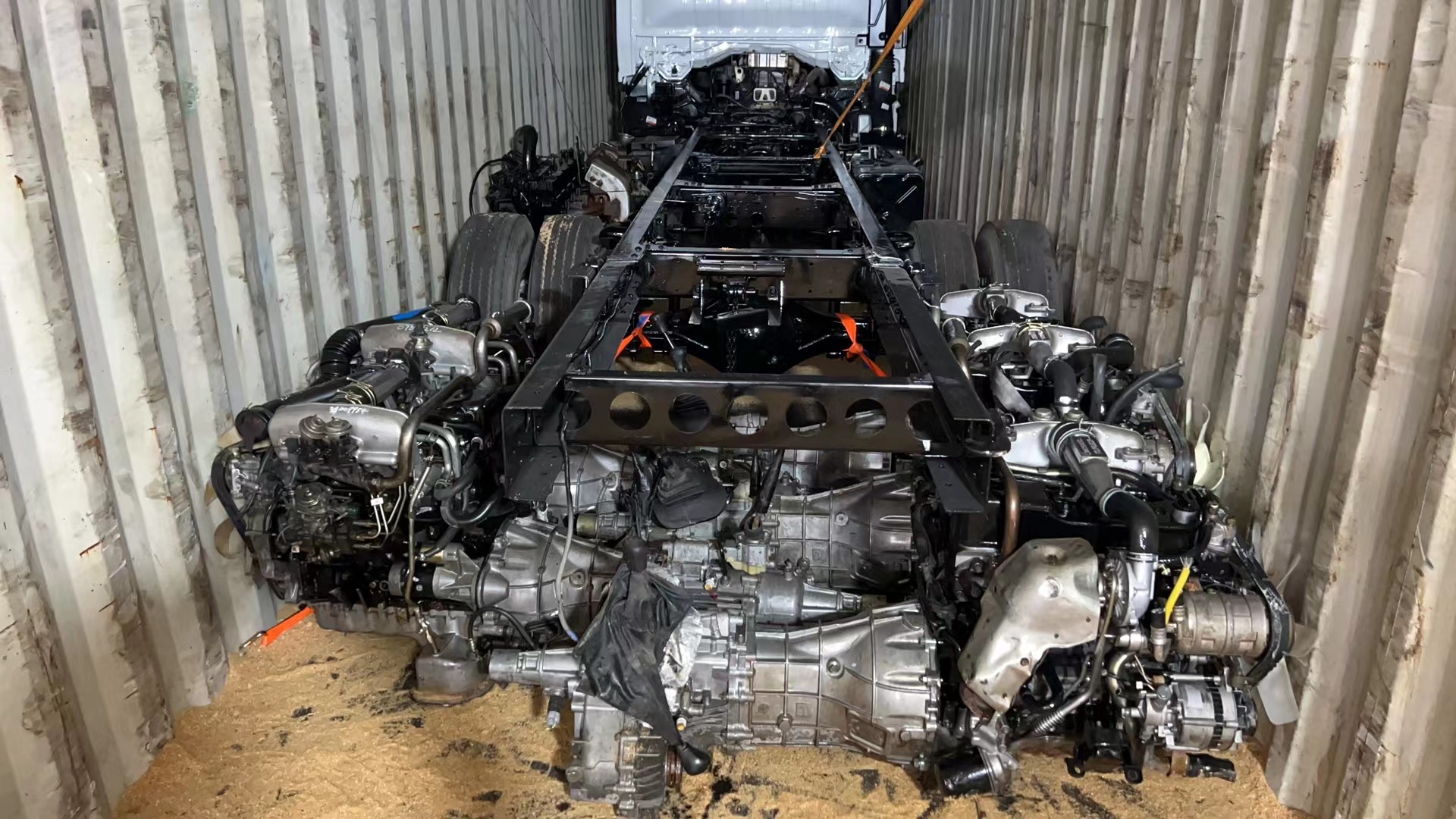 BANGNISEN mixed load container ISUZU truck with CUMMINS ISUZU engines to COSTA RICA(图1)