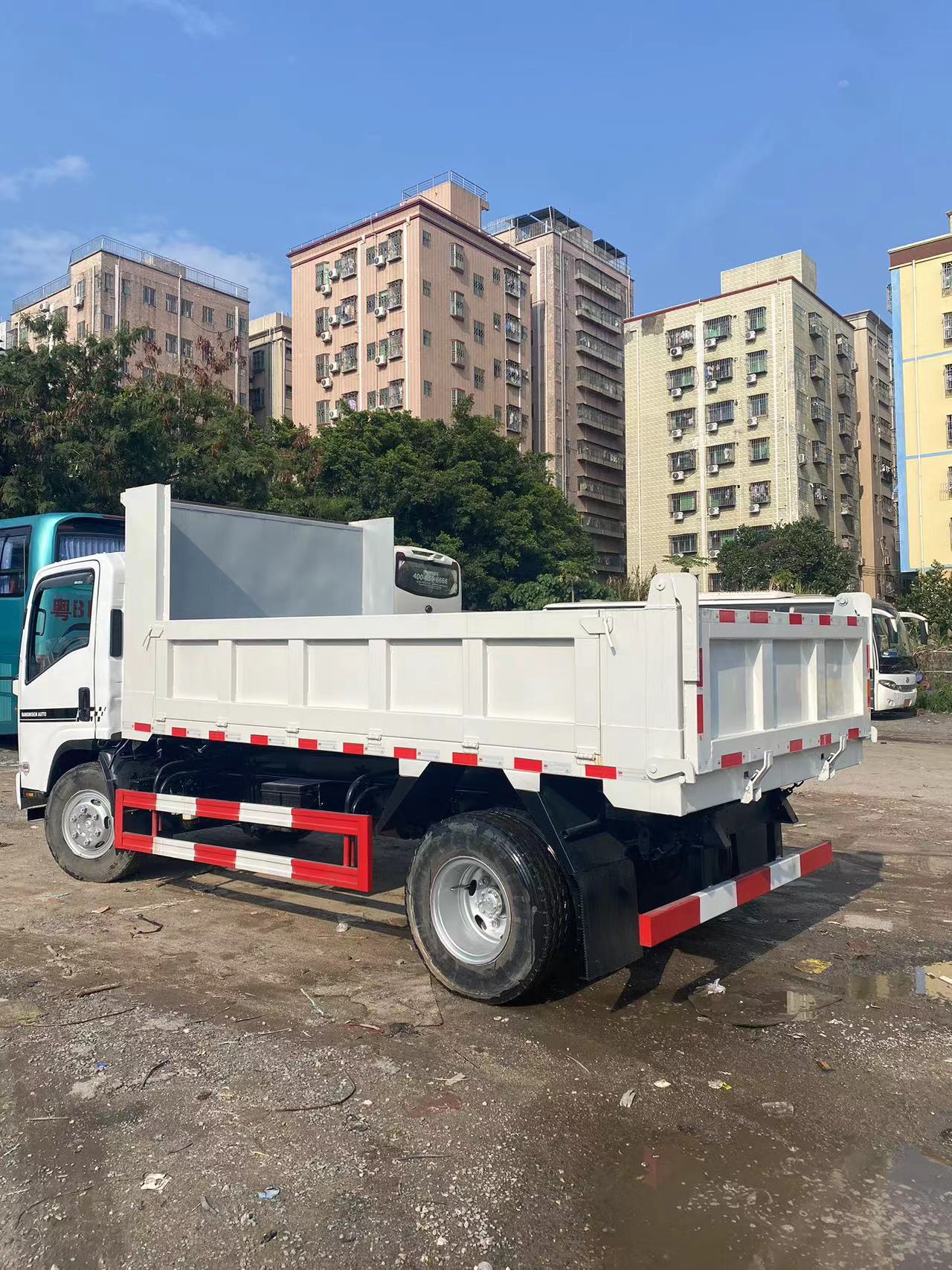 Camión volquete Isuzu 700P usado en buen estado(图8)