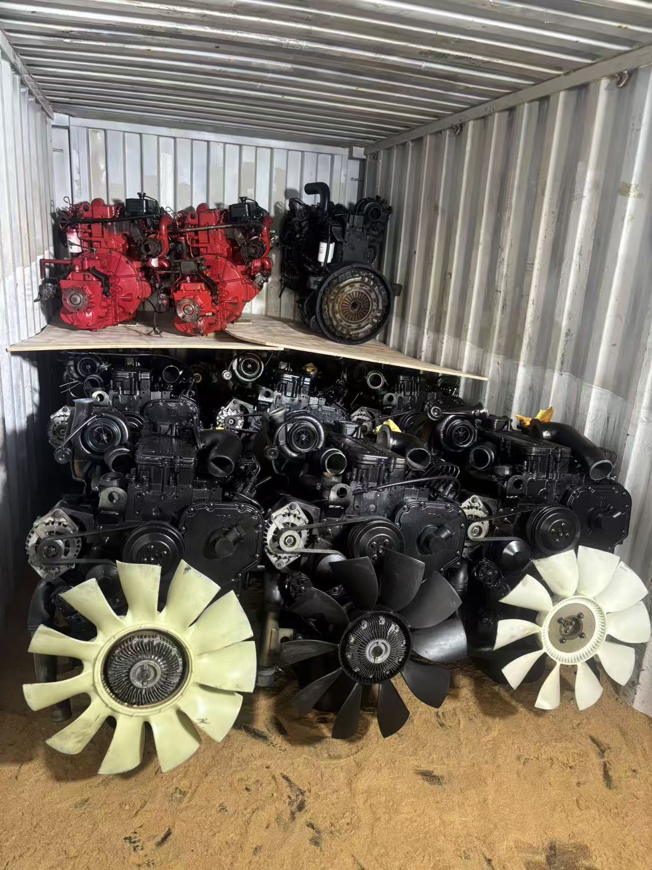 Cummins engines, starters, generators, and service parts are being shipped to El Salvador.(图4)
