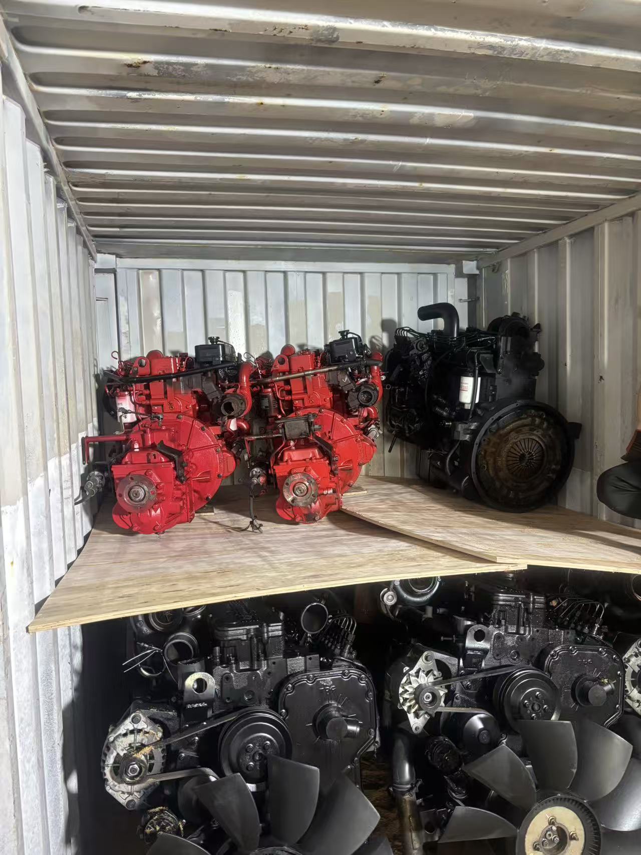 Cummins engines, starters, generators, and service parts are being shipped to El Salvador.(图3)
