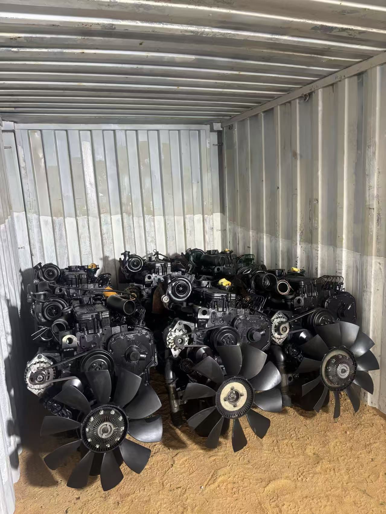 Cummins engines, starters, generators, and service parts are being shipped to El Salvador.(图2)
