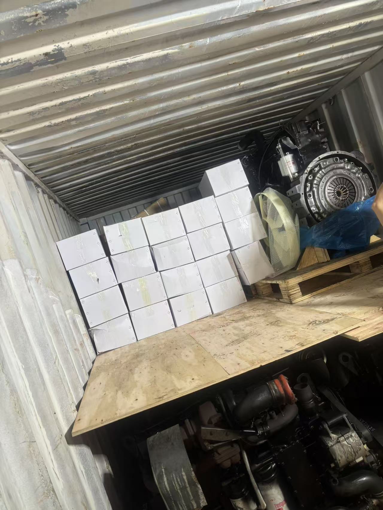 Cummins engines, starters, generators, and service parts are being shipped to El Salvador.(图7)