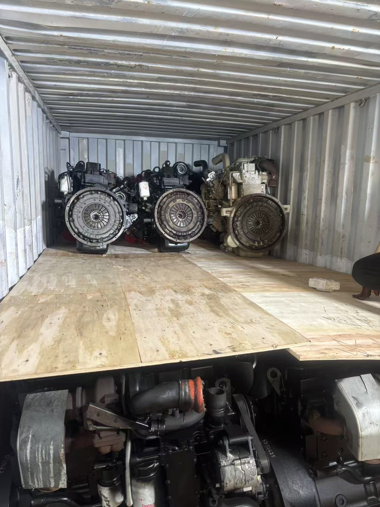 Cummins engines, starters, generators, and service parts are being shipped to El Salvador.(图6)