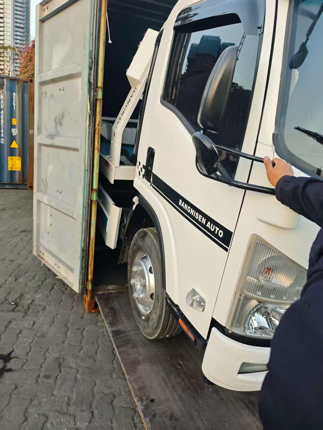 2 Grúas 700P Azules Enviadas a El Salvador(图2)