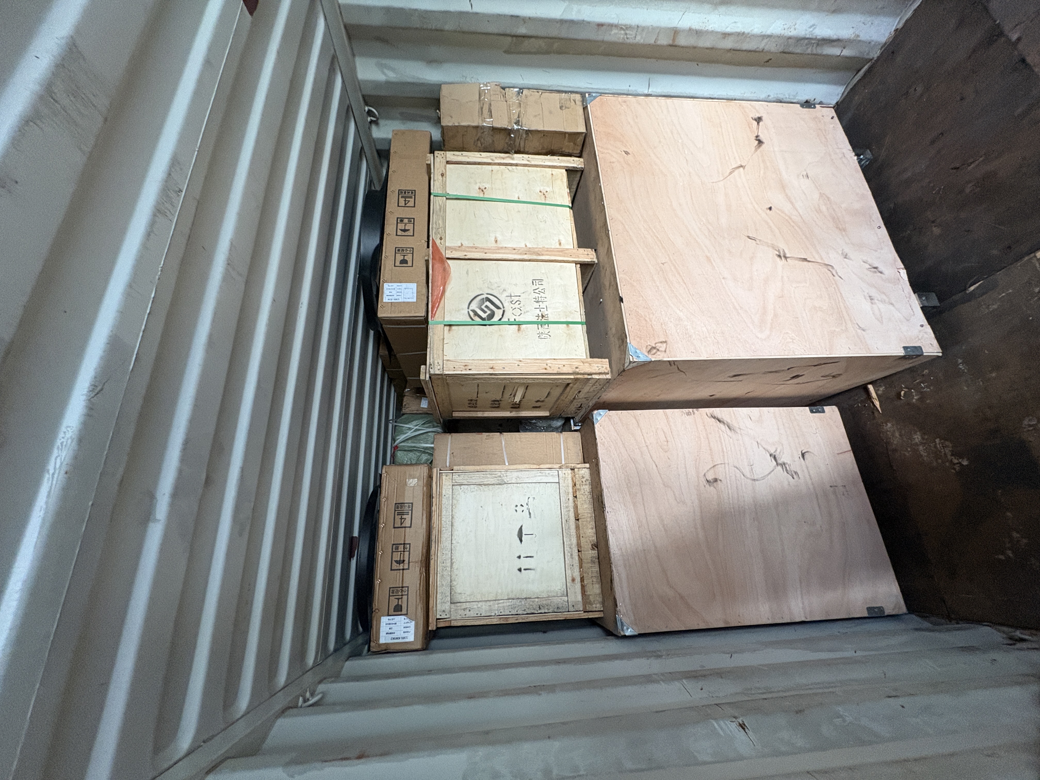 Truck Parts Shipped to Fiji in 40HQ Container