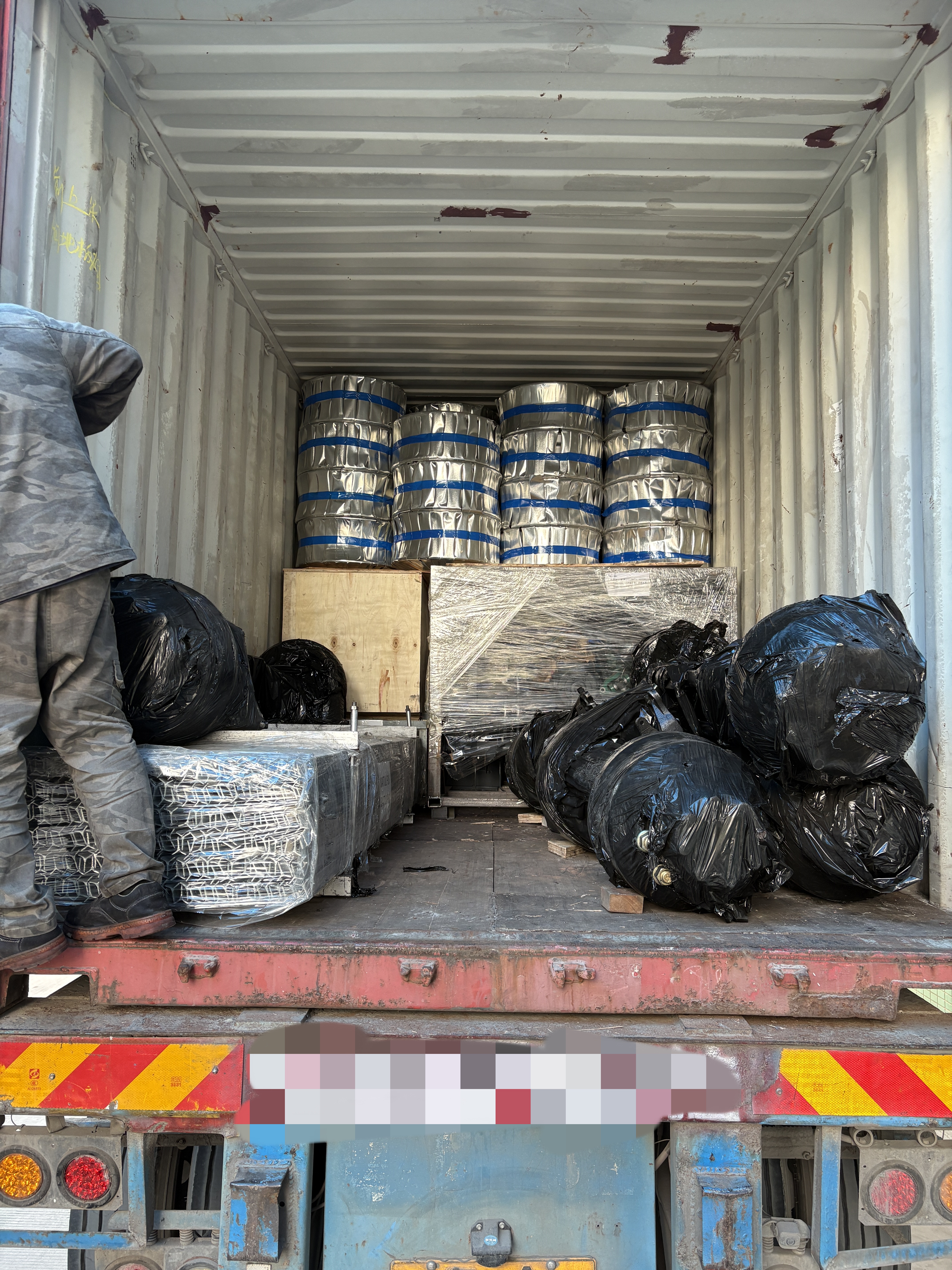 Truck Parts Shipped to Fiji in 40HQ Container(图2)