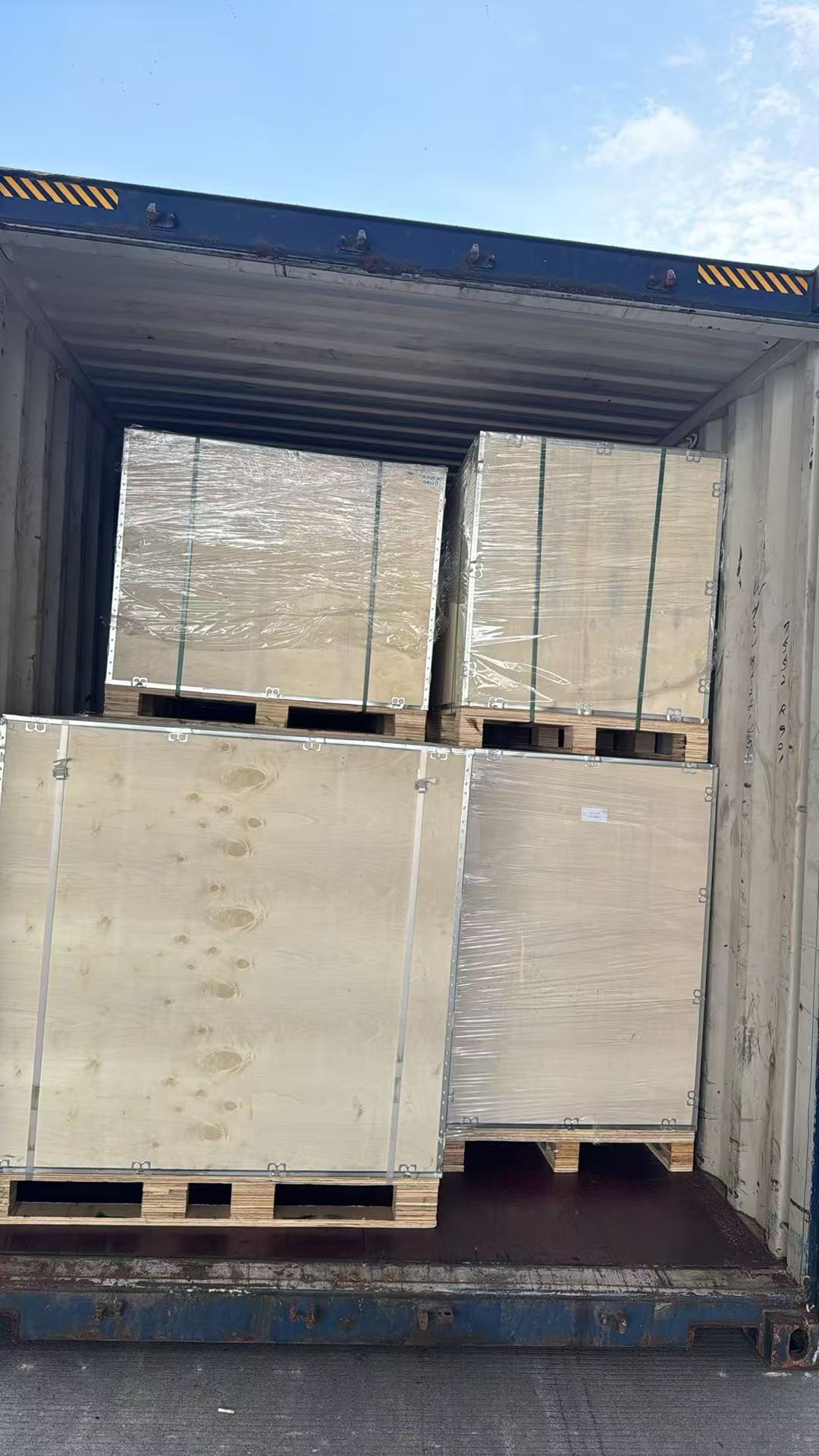 Contenedor de 40 pies (High Cube) cargado con motores 6BT, 6CT y 6LT totalmente nuevos.(图3) Contenedor de 40 pies (High Cube) cargado con motores 6BT, 6CT y 6LT totalmente nuevos.(图3)