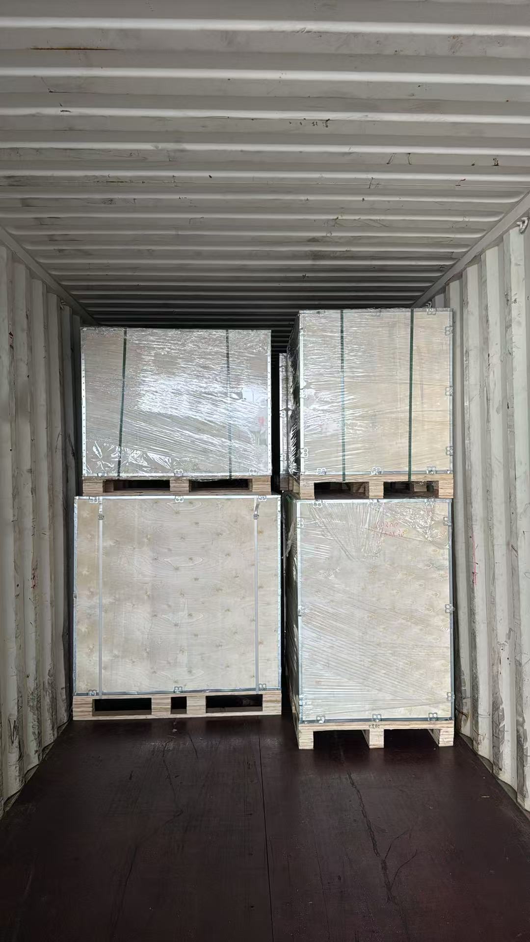 Contenedor de 40 pies (High Cube) cargado con motores 6BT, 6CT y 6LT totalmente nuevos.(图2) Contenedor de 40 pies (High Cube) cargado con motores 6BT, 6CT y 6LT totalmente nuevos.(图2)