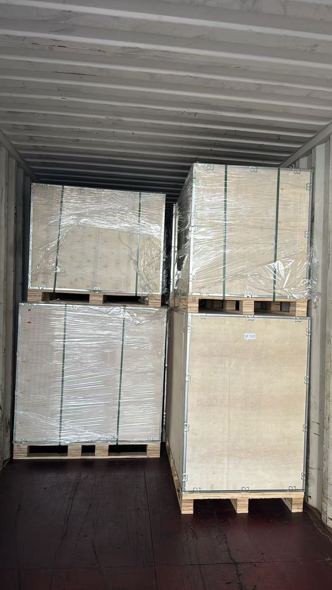 Contenedor de 40 pies (High Cube) cargado con motores 6BT, 6CT y 6LT totalmente nuevos.(图5) Contenedor de 40 pies (High Cube) cargado con motores 6BT, 6CT y 6LT totalmente nuevos.(图5)