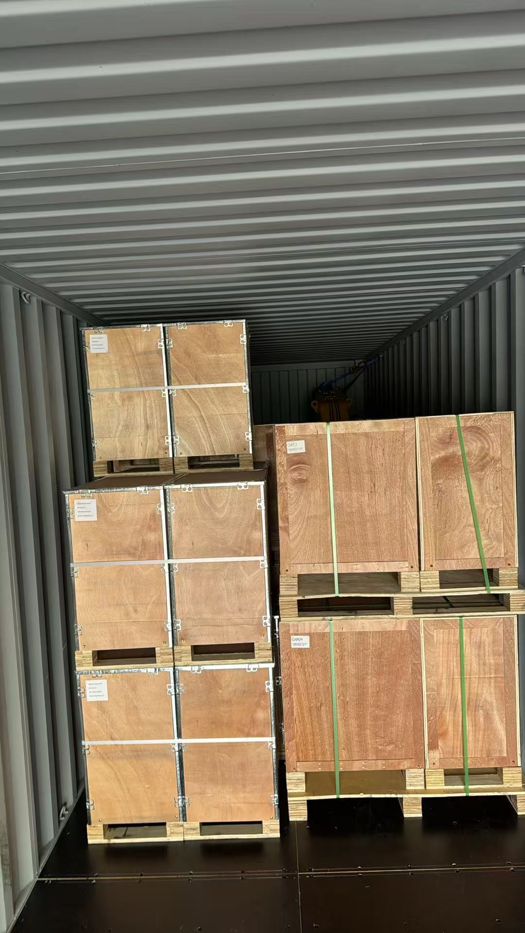 ISUZU 700P dump truck with long block engines load in a 40HQ container to Dominican Republic(图1)
