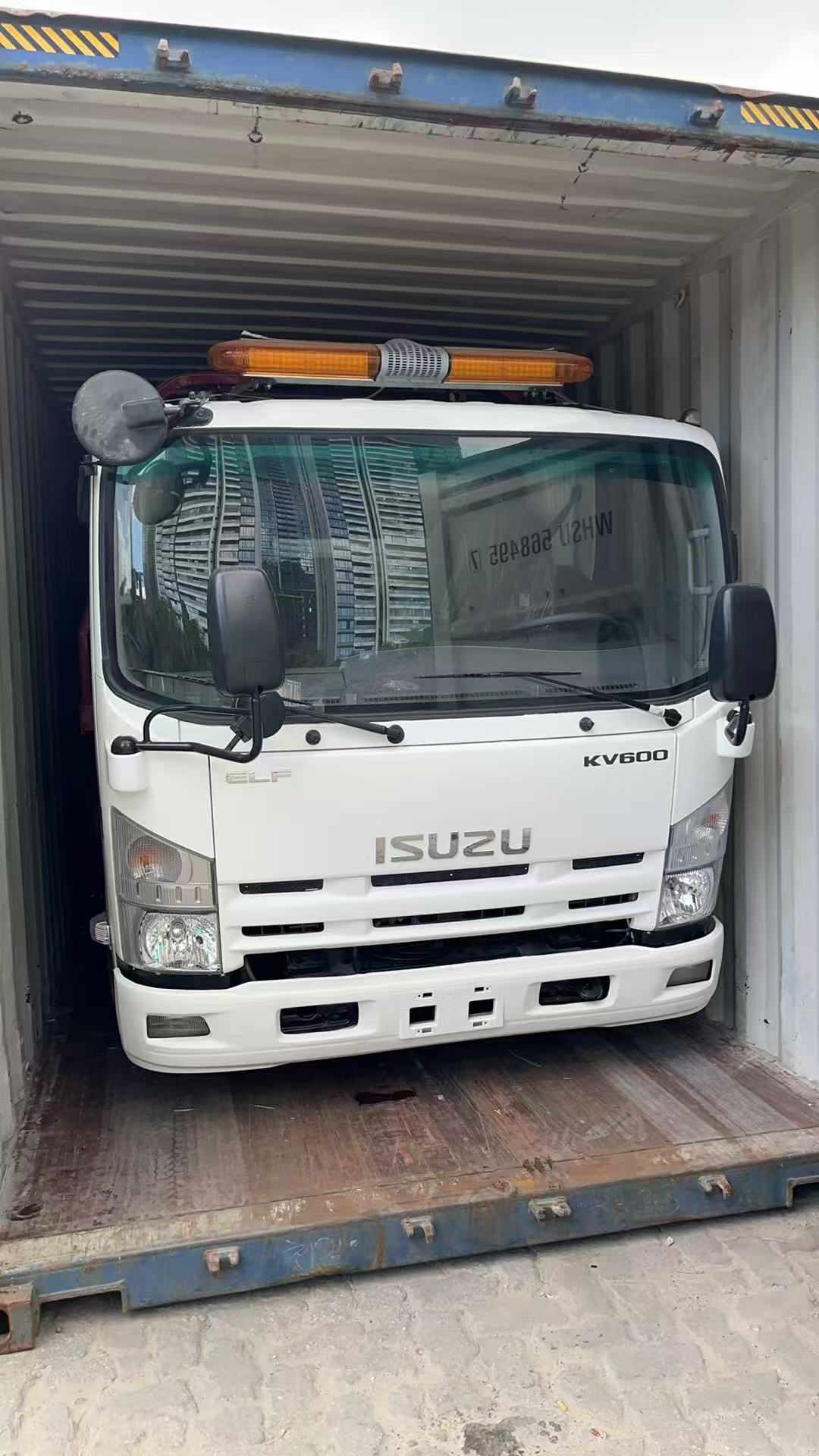 2 units ISUZU KV600 tow trucks load in a 40HQ container to Guatemala(图1)