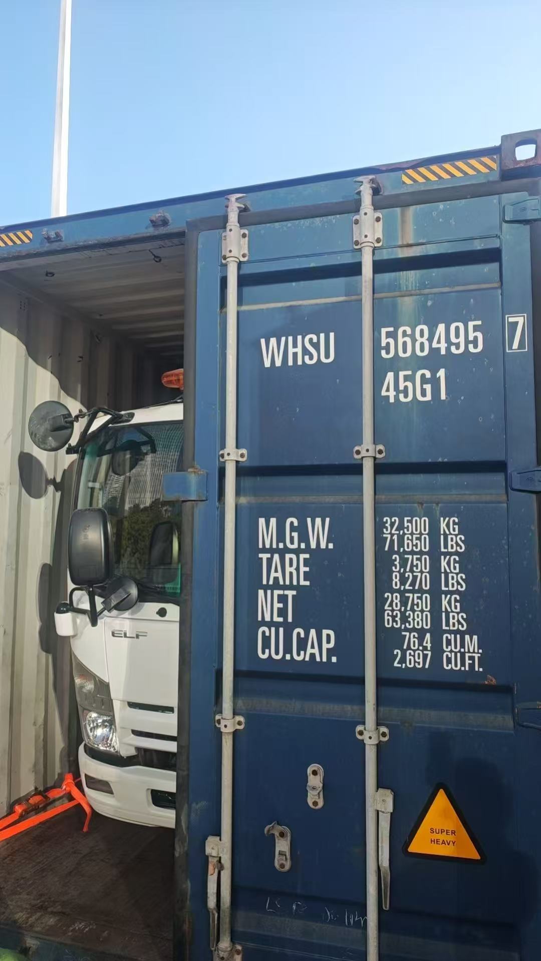 2 units ISUZU KV600 tow trucks load in a 40HQ container to Guatemala(图3)
