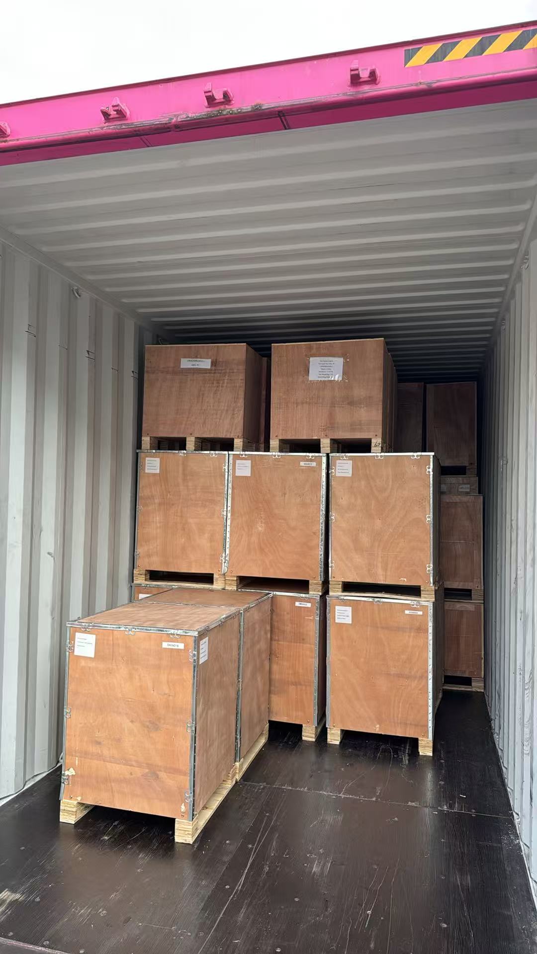 40HQ container loaded with new long block engines to Chile(图6) 40HQ container loaded with new long block engines to Chile(图6)
