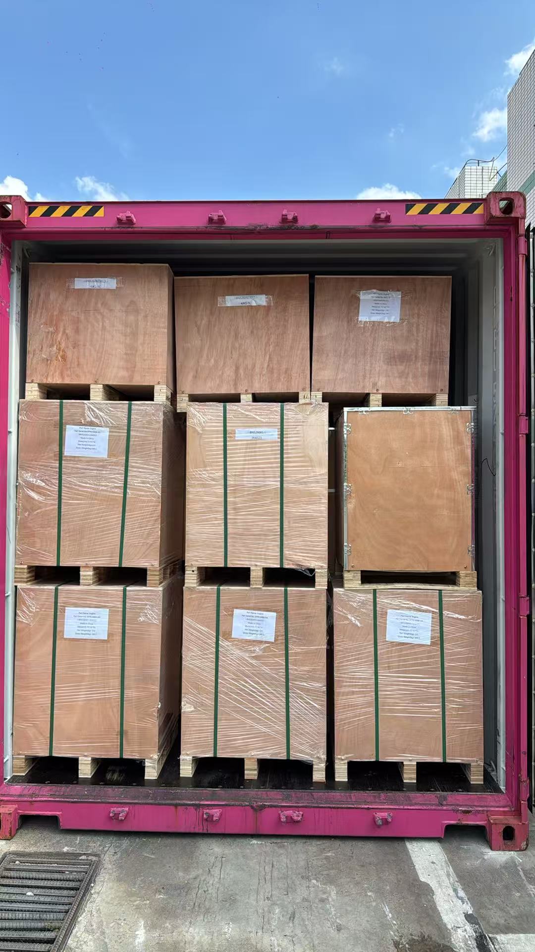 40HQ container loaded with new long block engines to Chile(图3) 40HQ container loaded with new long block engines to Chile(图3)