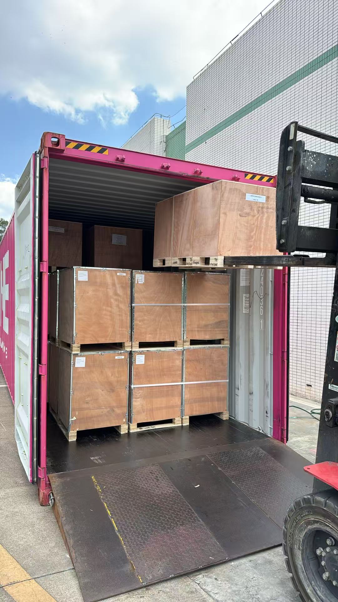 40HQ container loaded with new long block engines to Chile(图2) 40HQ container loaded with new long block engines to Chile(图2)