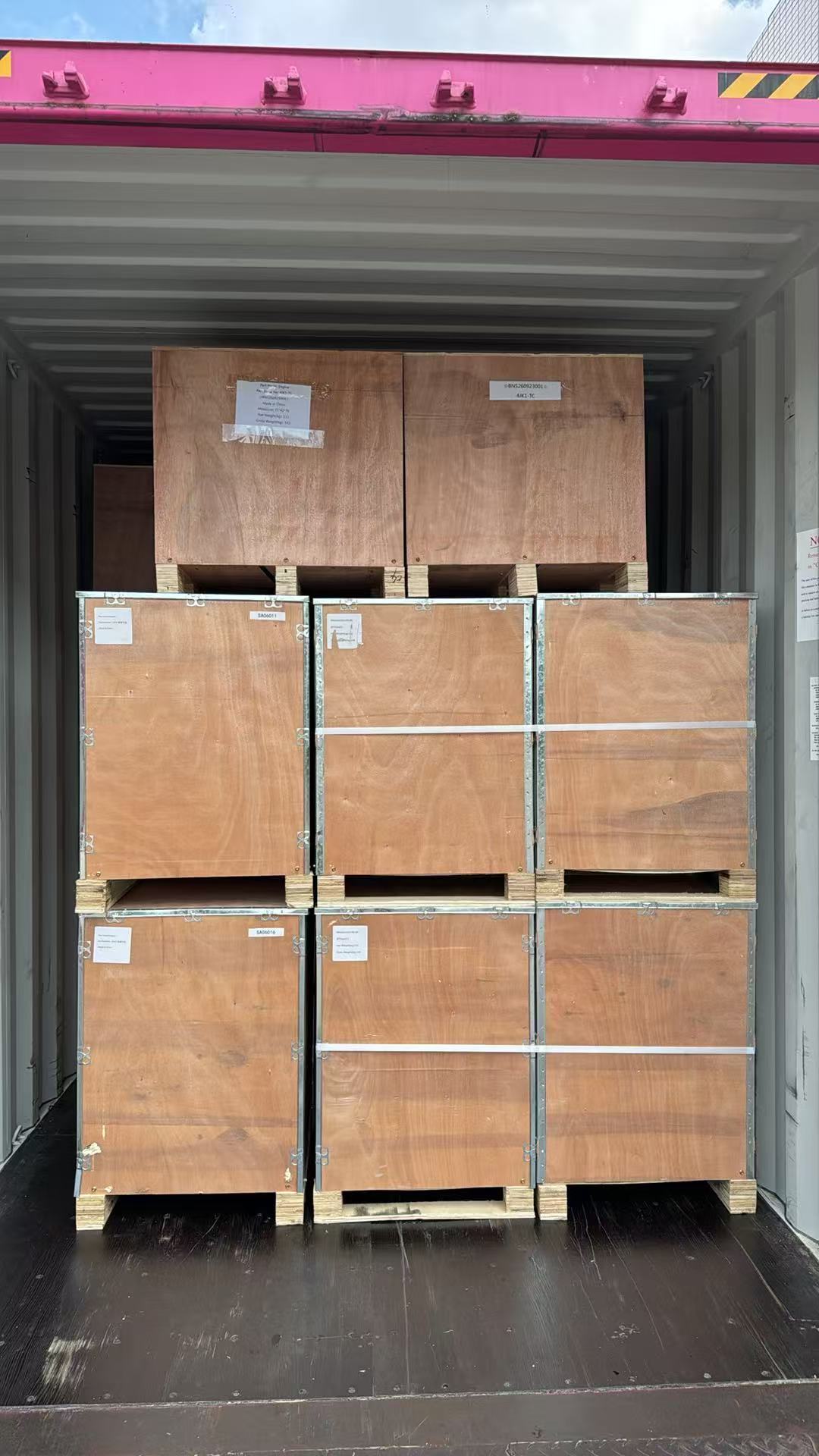 40HQ container loaded with new long block engines to Chile(图5) 40HQ container loaded with new long block engines to Chile(图5)